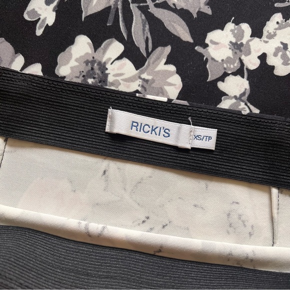 Rick’s - Pink and Grey Floral Print Skirt - Picture 4 of 4